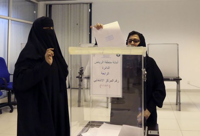 Γυναίκες ψηφοφόροι και υποψήφιες για πρώτη φορά στη Σαουδική Αραβία